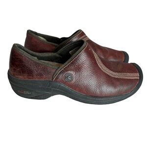 KEEN Slip On Walking Shoes Size 8.5--minor scratches